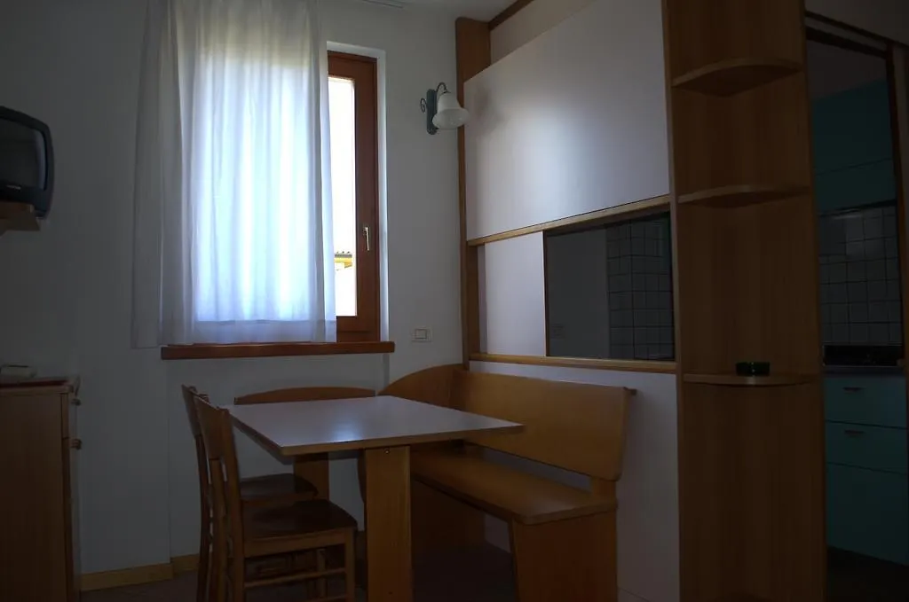Residence Gardablu Brenzone sul Garda 2*,