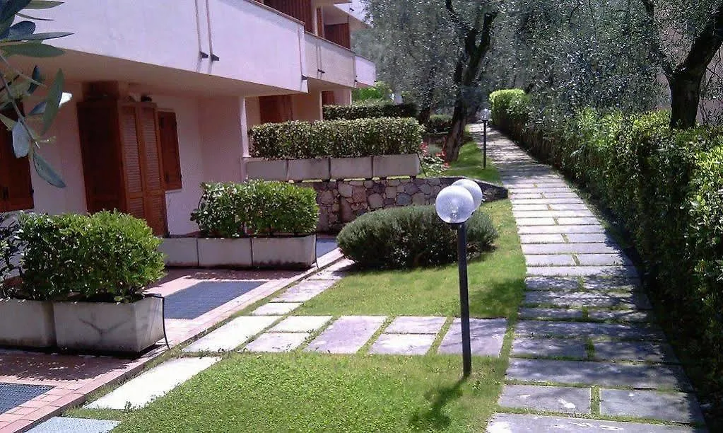 ** Apartahotel Residence Gardablu Brenzone sul Garda Italia